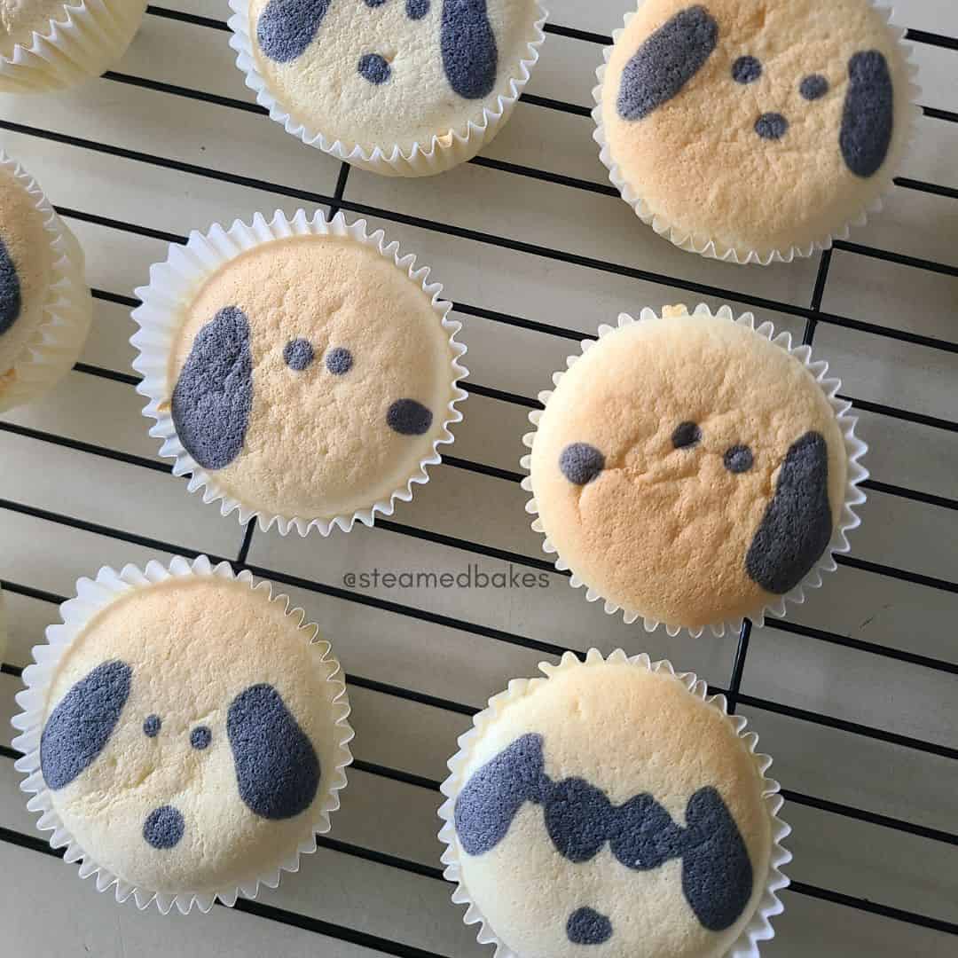 Snoopy Chiffon Cupcakes